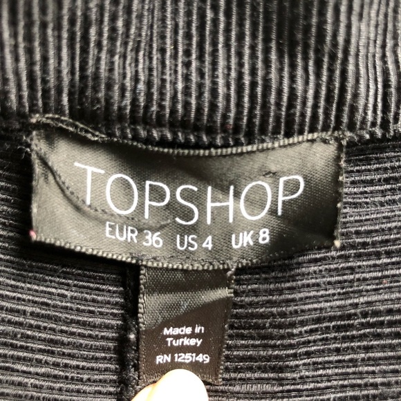 Topshop peekaboo Shorts in black. Size 4 - Picture 8 of 8